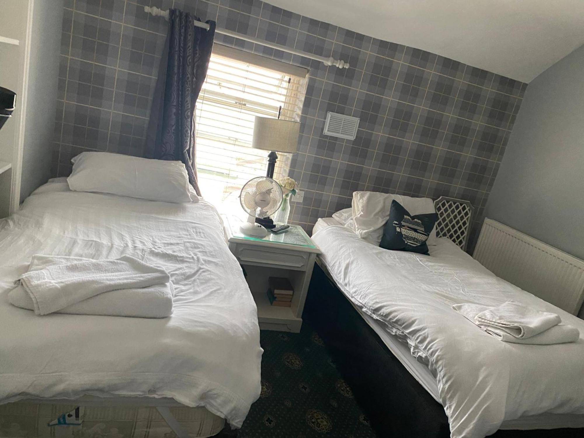 Holland Hotel Llanfachraeth Exteriör bild